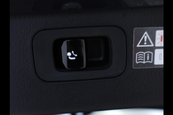Mercedes-Benz C-Klasse Estate 300 e AMG Plug-In Hybride AMG Line | Trekhaak | Panorama Schuif-Kanrteldak | Distronic | Stuur en Stoelverwarming. Inclusief 24 maanden Mercedes-Benz Certified garantie voor Europa.