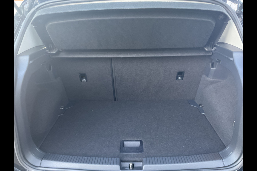 Volkswagen T-Cross 1.0 TSI Life Trekhaak Carplay Adap.Cruise Hoogzitter NL-Auto 68050KM! Volkswagen T-Cross 1.0 TSI Life Trekhaak Carplay Adap.Cruise Hoogzitter NL-Auto 68050KM!