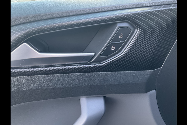Volkswagen T-Cross 1.0 TSI Life Trekhaak Carplay Adap.Cruise Hoogzitter NL-Auto 68050KM! Volkswagen T-Cross 1.0 TSI Life Trekhaak Carplay Adap.Cruise Hoogzitter NL-Auto 68050KM!