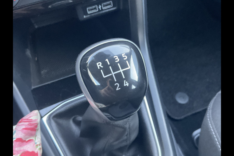 Volkswagen T-Cross 1.0 TSI Life Trekhaak Carplay Adap.Cruise Hoogzitter NL-Auto 68050KM! Volkswagen T-Cross 1.0 TSI Life Trekhaak Carplay Adap.Cruise Hoogzitter NL-Auto 68050KM!