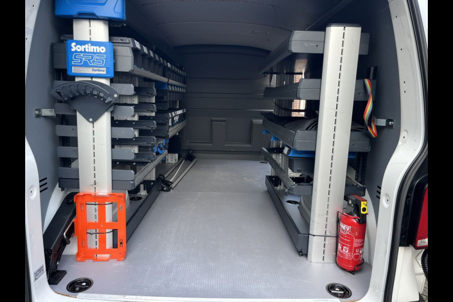 Volkswagen Transporter T6.1 2.0 TDI 150pk E6 L2 Lease €421 p/m, Airco, Navi, PDC, Sortimo inrichting, Trekhaak, Volledig onderhoudshistorie aanwezig Volkswagen Transporter T6.1 2.0 TDI 150pk E6 L2 Lease €421 p/m, Airco, Navi, PDC, Sortimo inrichting, Trekhaak, Volledig onderhoudshistorie aanwezig