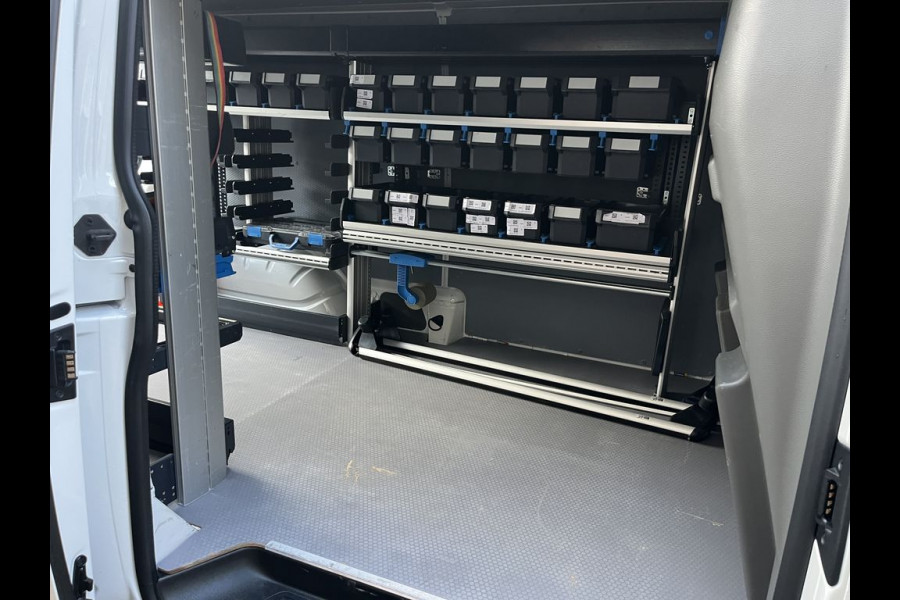 Volkswagen Transporter T6.1 2.0 TDI 150pk E6 L2 Lease €421 p/m, Airco, Navi, PDC, Sortimo inrichting, Trekhaak, Volledig onderhoudshistorie aanwezig Volkswagen Transporter T6.1 2.0 TDI 150pk E6 L2 Lease €421 p/m, Airco, Navi, PDC, Sortimo inrichting, Trekhaak, Volledig onderhoudshistorie aanwezig