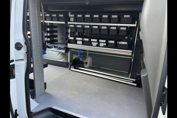 Volkswagen Transporter T6.1 2.0 TDI 150pk E6 L2 Lease €421 p/m, Airco, Navi, PDC, Sortimo inrichting, Trekhaak, Volledig onderhoudshistorie aanwezig Volkswagen Transporter T6.1 2.0 TDI 150pk E6 L2 Lease €421 p/m, Airco, Navi, PDC, Sortimo inrichting, Trekhaak, Volledig onderhoudshistorie aanwezig