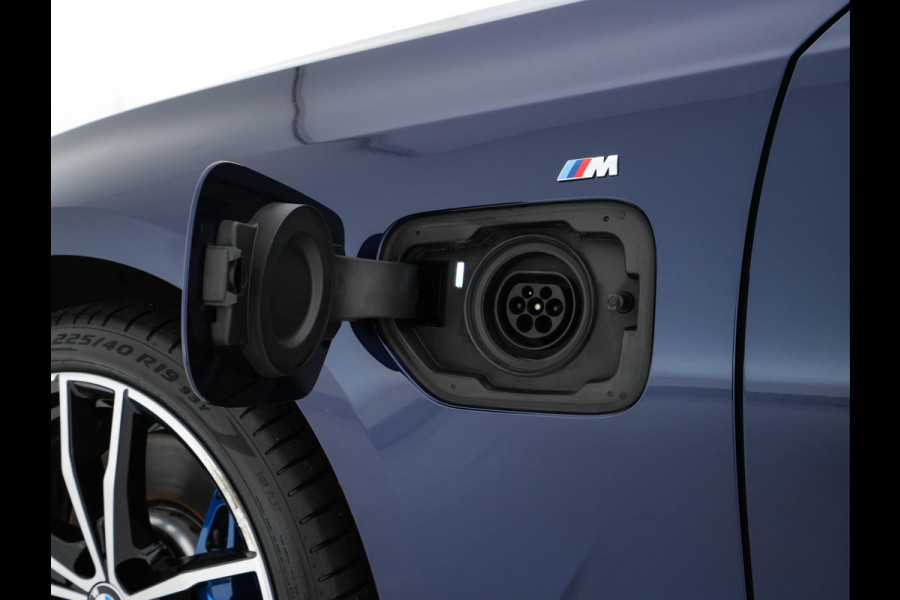 BMW 3-serie 330e eDrive M-Sportpack Edition Plug-In (INCL-BTW) *LUXURY-LEATHER | FULL-LED | HEATED-SPORTSEATS | DIGI-COCKPIT | HIFI-SOUND | NAVI-FULLMAP | AMBIENT-LIGHT | PRIVACY-GLASS | SHIFT-PADDLES | KEYLESS | DAB | ECC | PDC | CARPLAY | ..
