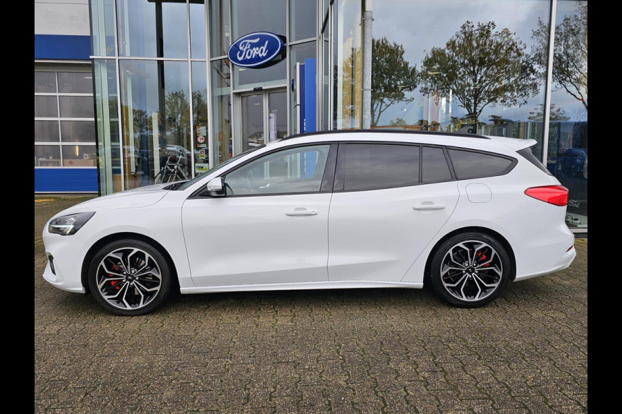 Ford FOCUS Wagon 1.0 EcoBoost ST Line X Business AGR-stoelen | Winter Pack | Full LED | 18 inch lichtmetalen velgen Ford FOCUS Wagon 1.0 EcoBoost ST Line X Business AGR-stoelen | Winter Pack | Full LED | 18 inch lichtmetalen velgen