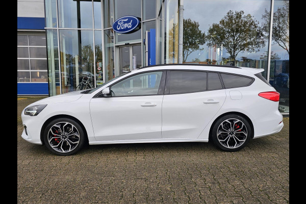 Ford FOCUS Wagon 1.0 EcoBoost ST Line X Business AGR-stoelen | Winter Pack | Full LED | 18 inch lichtmetalen velgen Ford FOCUS Wagon 1.0 EcoBoost ST Line X Business AGR-stoelen | Winter Pack | Full LED | 18 inch lichtmetalen velgen