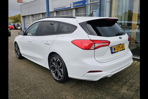 Ford FOCUS Wagon 1.0 EcoBoost ST Line X Business AGR-stoelen | Winter Pack | Full LED | 18 inch lichtmetalen velgen Ford FOCUS Wagon 1.0 EcoBoost ST Line X Business AGR-stoelen | Winter Pack | Full LED | 18 inch lichtmetalen velgen
