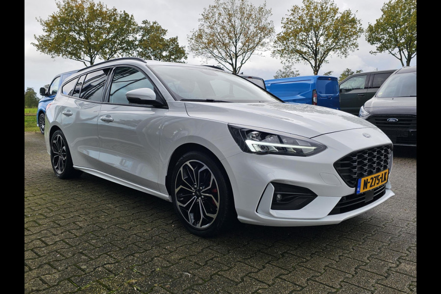 Ford FOCUS Wagon 1.0 EcoBoost ST Line X Business AGR-stoelen | Winter Pack | Full LED | 18 inch lichtmetalen velgen Ford FOCUS Wagon 1.0 EcoBoost ST Line X Business AGR-stoelen | Winter Pack | Full LED | 18 inch lichtmetalen velgen