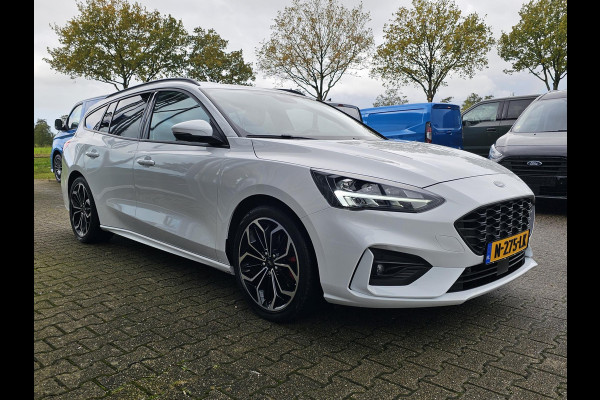 Ford FOCUS Wagon 1.0 EcoBoost ST Line X Business AGR-stoelen | Winter Pack | Full LED | 18 inch lichtmetalen velgen Ford FOCUS Wagon 1.0 EcoBoost ST Line X Business AGR-stoelen | Winter Pack | Full LED | 18 inch lichtmetalen velgen