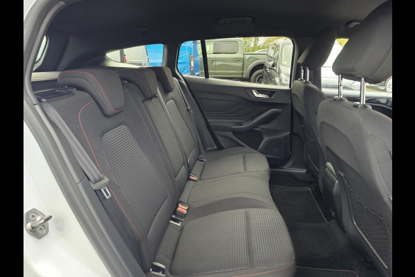 Ford FOCUS Wagon 1.0 EcoBoost ST Line X Business AGR-stoelen | Winter Pack | Full LED | 18 inch lichtmetalen velgen Ford FOCUS Wagon 1.0 EcoBoost ST Line X Business AGR-stoelen | Winter Pack | Full LED | 18 inch lichtmetalen velgen