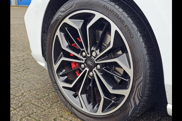 Ford FOCUS Wagon 1.0 EcoBoost ST Line X Business AGR-stoelen | Winter Pack | Full LED | 18 inch lichtmetalen velgen Ford FOCUS Wagon 1.0 EcoBoost ST Line X Business AGR-stoelen | Winter Pack | Full LED | 18 inch lichtmetalen velgen