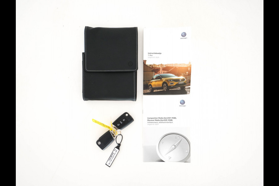 Volkswagen T-Roc 1.5 TSI R-Line Sport Business Aut. *PANO | LEATHER | FULL-LED | ADAPTIVE-CRUISE | DIGI-COCKPIT | NAVI-FULLMAP | HEATED-SPORTSEATS | AMBIENT-LIGHT | PRIVACY-GLASS | DAB+ | CARPLAY | SHIFT-PADDLES | 18''ALU* Volkswagen T-Roc 1.5 TSI R-Line Sport Business Aut. *PANO | LEATHER | FULL-LED | ADAPTIVE-CRUISE | DIGI-COCKPIT | NAVI-FULLMAP | HEATED-SPORTSEATS | AMBIENT-LIGHT | PRIVACY-GLASS | DAB+ | CARPLAY | SHIFT-PADDLES | 18''ALU*