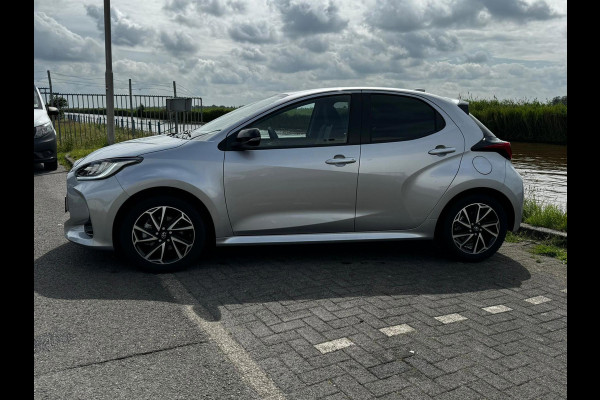 Toyota Yaris 1.5 Hybrid Executive stuur en stoelverwarm. half leer HUD vol