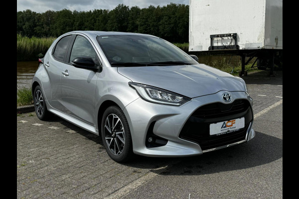 Toyota Yaris 1.5 Hybrid Executive stuur en stoelverwarm. half leer HUD vol