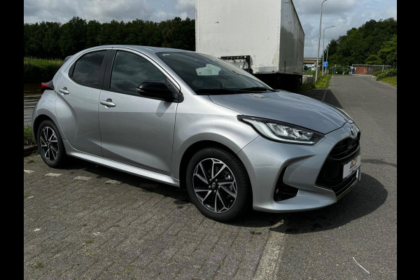 Toyota Yaris 1.5 Hybrid Executive stuur en stoelverwarm. half leer HUD vol
