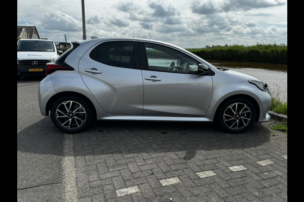 Toyota Yaris 1.5 Hybrid Executive stuur en stoelverwarm. half leer HUD vol