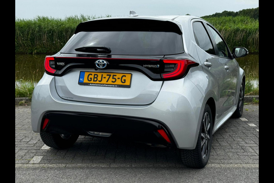 Toyota Yaris 1.5 Hybrid Executive stuur en stoelverwarm. half leer HUD vol