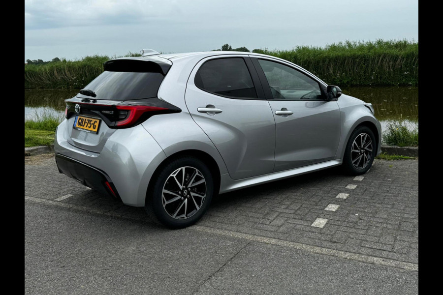 Toyota Yaris 1.5 Hybrid Executive stuur en stoelverwarm. half leer HUD vol