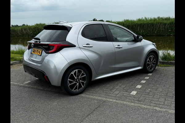 Toyota Yaris 1.5 Hybrid Executive stuur en stoelverwarm. half leer HUD vol