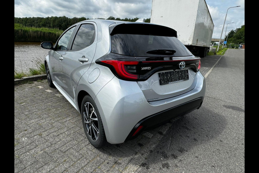Toyota Yaris 1.5 Hybrid Executive stuur en stoelverwarm. half leer HUD vol