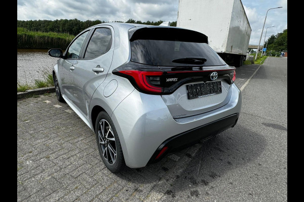Toyota Yaris 1.5 Hybrid Executive stuur en stoelverwarm. half leer HUD vol