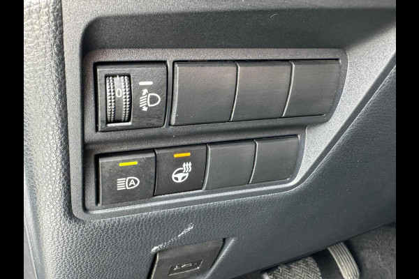 Toyota Yaris 1.5 Hybrid Executive stuur en stoelverwarm. half leer HUD vol