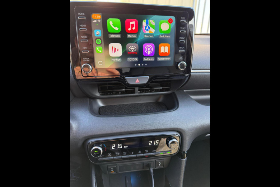 Toyota Yaris 1.5 Hybrid Executive stuur en stoelverwarm. half leer HUD vol