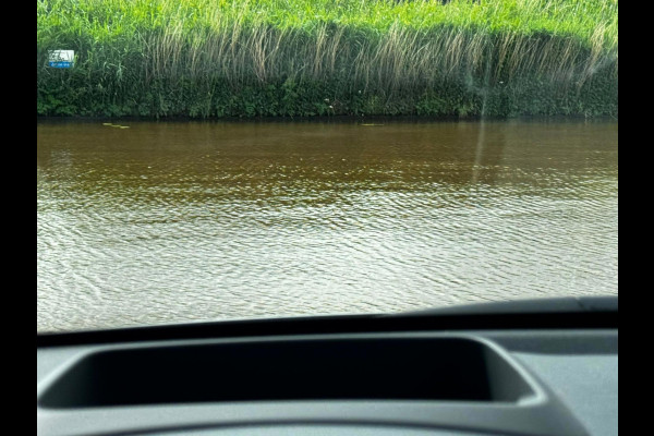 Toyota Yaris 1.5 Hybrid Executive stuur en stoelverwarm. half leer HUD vol