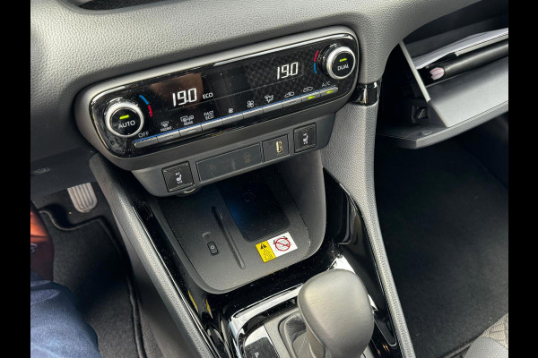 Toyota Yaris 1.5 Hybrid Executive stuur en stoelverwarm. half leer HUD vol