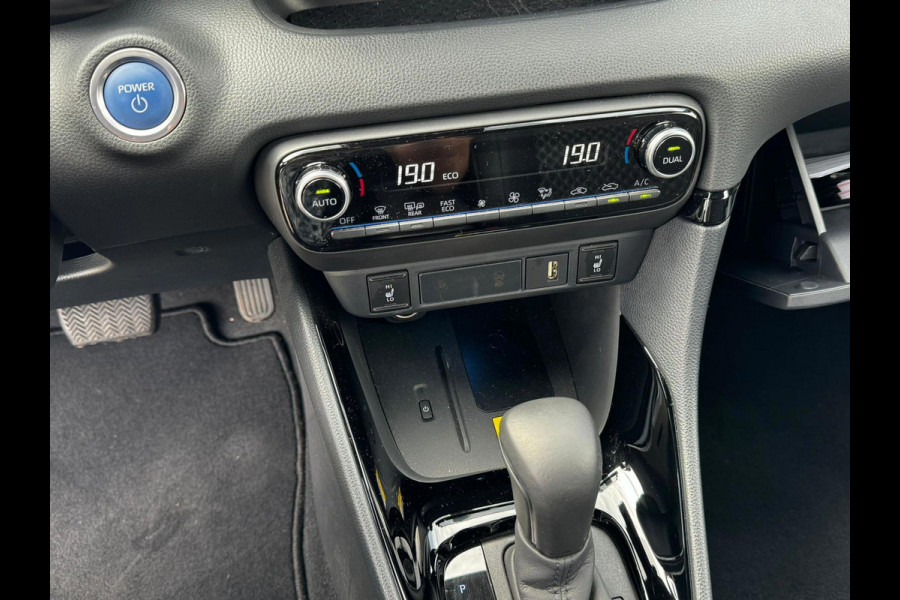 Toyota Yaris 1.5 Hybrid Executive stuur en stoelverwarm. half leer HUD vol