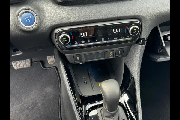 Toyota Yaris 1.5 Hybrid Executive stuur en stoelverwarm. half leer HUD vol