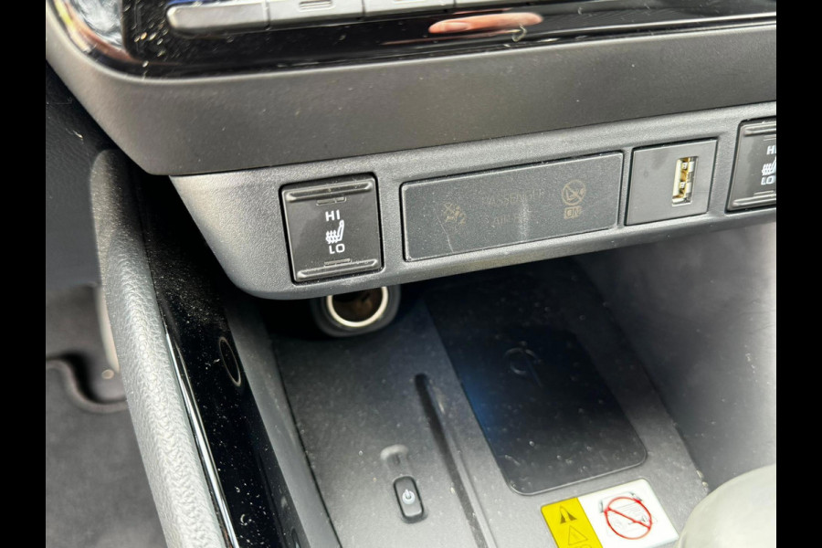 Toyota Yaris 1.5 Hybrid Executive stuur en stoelverwarm. half leer HUD vol