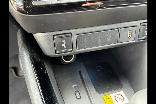 Toyota Yaris 1.5 Hybrid Executive stuur en stoelverwarm. half leer HUD vol