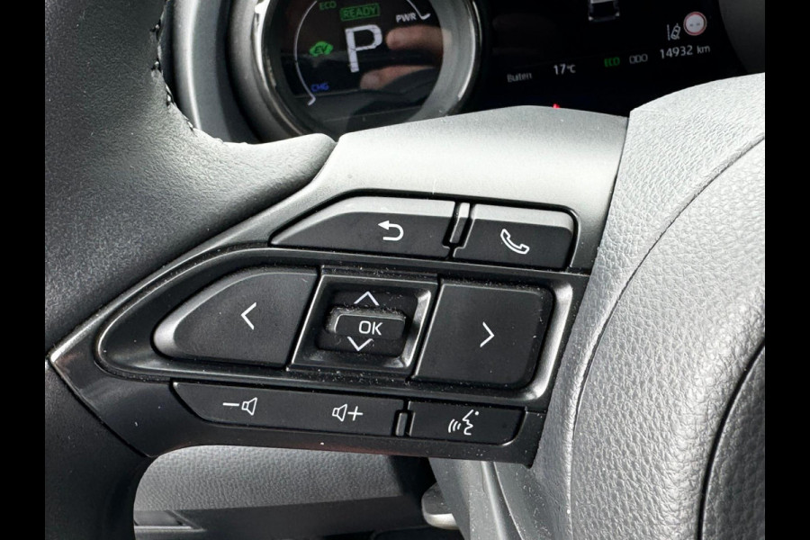 Toyota Yaris 1.5 Hybrid Executive stuur en stoelverwarm. half leer HUD vol