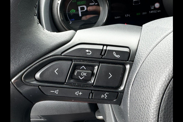 Toyota Yaris 1.5 Hybrid Executive stuur en stoelverwarm. half leer HUD vol