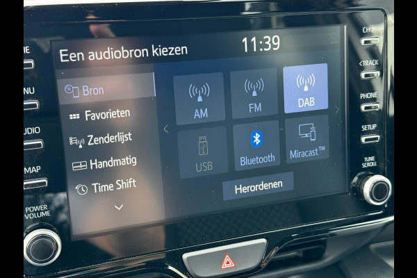 Toyota Yaris 1.5 Hybrid Executive stuur en stoelverwarm. half leer HUD vol