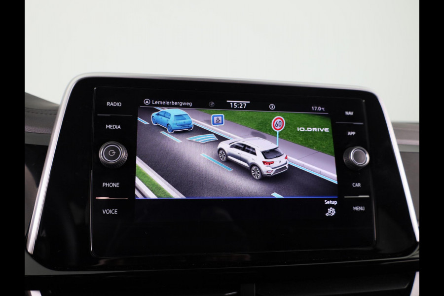 Volkswagen T-Roc 1.0 TSI R-Line Business 110 PK | Verlengde garantie | Navigatie | Keyless entry | Privacy glas | Volkswagen T-Roc 1.0 TSI R-Line Business 110 PK | Verlengde garantie | Navigatie | Keyless entry | Privacy glas |