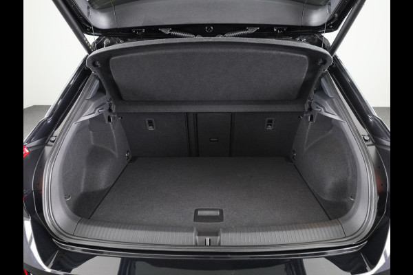 Volkswagen T-Roc 1.0 TSI R-Line Business 110 PK | Verlengde garantie | Navigatie | Keyless entry | Privacy glas | Volkswagen T-Roc 1.0 TSI R-Line Business 110 PK | Verlengde garantie | Navigatie | Keyless entry | Privacy glas |