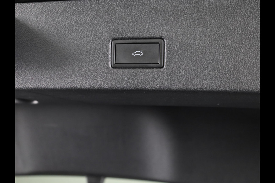 Volkswagen T-Roc 1.0 TSI R-Line Business 110 PK | Verlengde garantie | Navigatie | Keyless entry | Privacy glas | Volkswagen T-Roc 1.0 TSI R-Line Business 110 PK | Verlengde garantie | Navigatie | Keyless entry | Privacy glas |