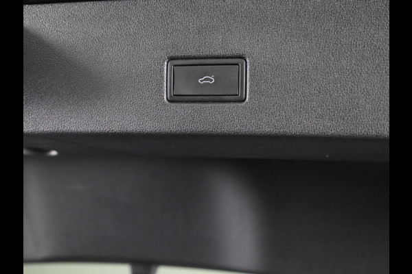 Volkswagen T-Roc 1.0 TSI R-Line Business 110 PK | Verlengde garantie | Navigatie | Keyless entry | Privacy glas | Volkswagen T-Roc 1.0 TSI R-Line Business 110 PK | Verlengde garantie | Navigatie | Keyless entry | Privacy glas |