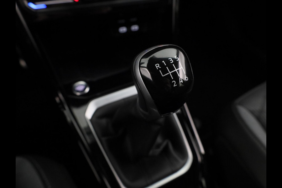 Volkswagen T-Roc 1.0 TSI R-Line Business 110 PK | Verlengde garantie | Navigatie | Keyless entry | Privacy glas | Volkswagen T-Roc 1.0 TSI R-Line Business 110 PK | Verlengde garantie | Navigatie | Keyless entry | Privacy glas |