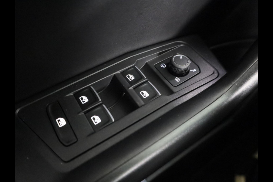 Volkswagen T-Roc 1.0 TSI R-Line Business 110 PK | Verlengde garantie | Navigatie | Keyless entry | Privacy glas | Volkswagen T-Roc 1.0 TSI R-Line Business 110 PK | Verlengde garantie | Navigatie | Keyless entry | Privacy glas |