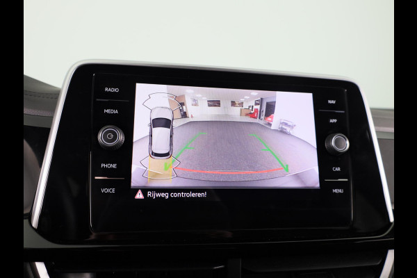 Volkswagen T-Roc 1.0 TSI R-Line Business 110 PK | Verlengde garantie | Navigatie | Keyless entry | Privacy glas | Volkswagen T-Roc 1.0 TSI R-Line Business 110 PK | Verlengde garantie | Navigatie | Keyless entry | Privacy glas |