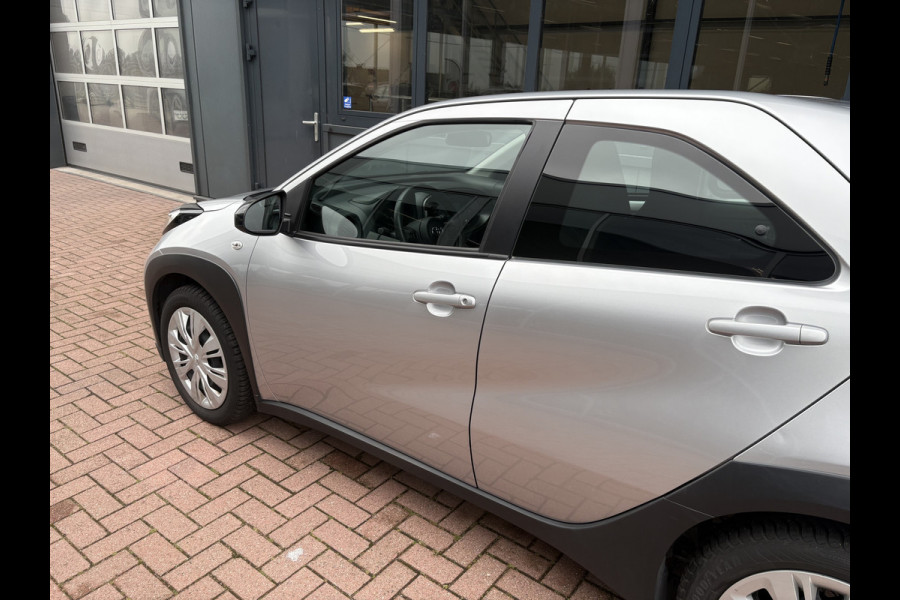 Toyota Aygo X 1.0 VVT-i MT Play 5-drs. CAMERA/CARPLAY/DAB/ADAPT.CRUISE
