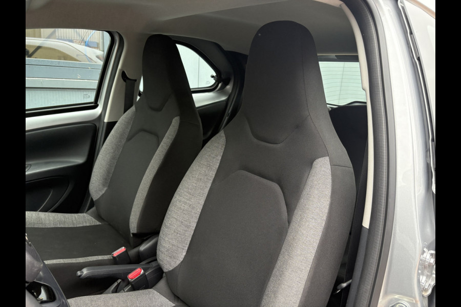 Toyota Aygo X 1.0 VVT-i MT Play 5-drs. CAMERA/CARPLAY/DAB/ADAPT.CRUISE