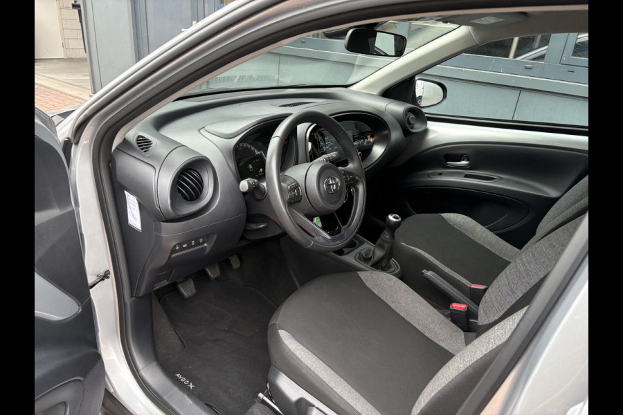 Toyota Aygo X 1.0 VVT-i MT Play 5-drs. CAMERA/CARPLAY/DAB/ADAPT.CRUISE