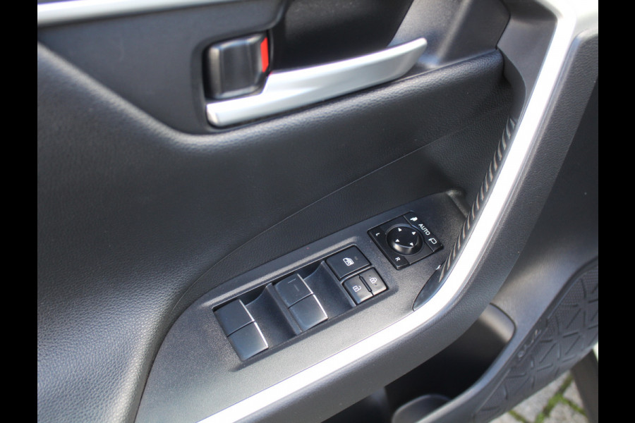 Toyota RAV4 2.5 Hybrid Bi-Tone CAMERA | ADAPCRUISE | LED | NAVI | STOELVERW | CLIMATE Toyota RAV4 2.5 Hybrid Bi-Tone CAMERA | ADAPCRUISE | LED | NAVI | STOELVERW | CLIMATE