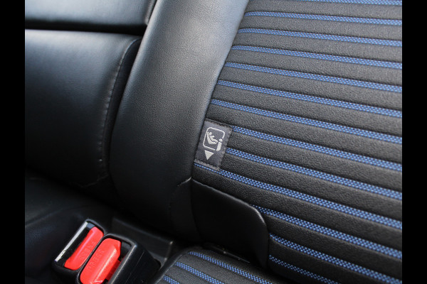 Toyota RAV4 2.5 Hybrid Bi-Tone CAMERA | ADAPCRUISE | LED | NAVI | STOELVERW | CLIMATE Toyota RAV4 2.5 Hybrid Bi-Tone CAMERA | ADAPCRUISE | LED | NAVI | STOELVERW | CLIMATE