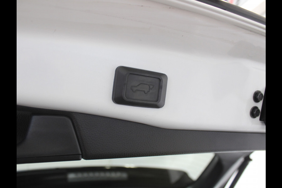 Toyota RAV4 2.5 Hybrid Bi-Tone CAMERA | ADAPCRUISE | LED | NAVI | STOELVERW | CLIMATE Toyota RAV4 2.5 Hybrid Bi-Tone CAMERA | ADAPCRUISE | LED | NAVI | STOELVERW | CLIMATE