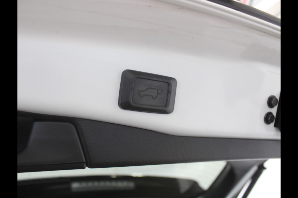 Toyota RAV4 2.5 Hybrid Bi-Tone CAMERA | ADAPCRUISE | LED | NAVI | STOELVERW | CLIMATE Toyota RAV4 2.5 Hybrid Bi-Tone CAMERA | ADAPCRUISE | LED | NAVI | STOELVERW | CLIMATE